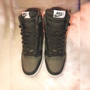 Nike Women Dunk Sky Hi Essential